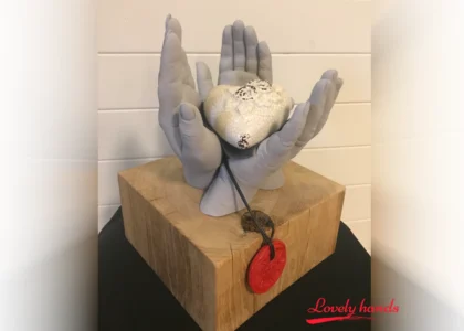 Lovely Hands Handbeeld drie handen met hart